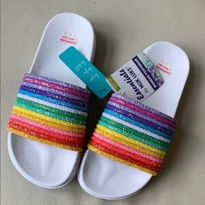 Rainbow slides by MUK LUKS